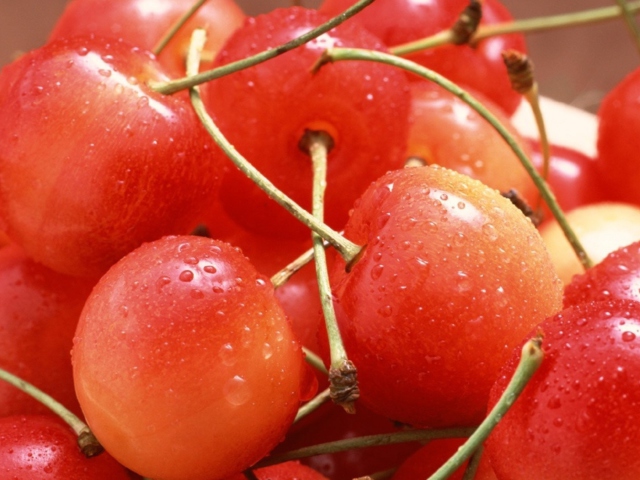 Cherries wallpaper 640x480