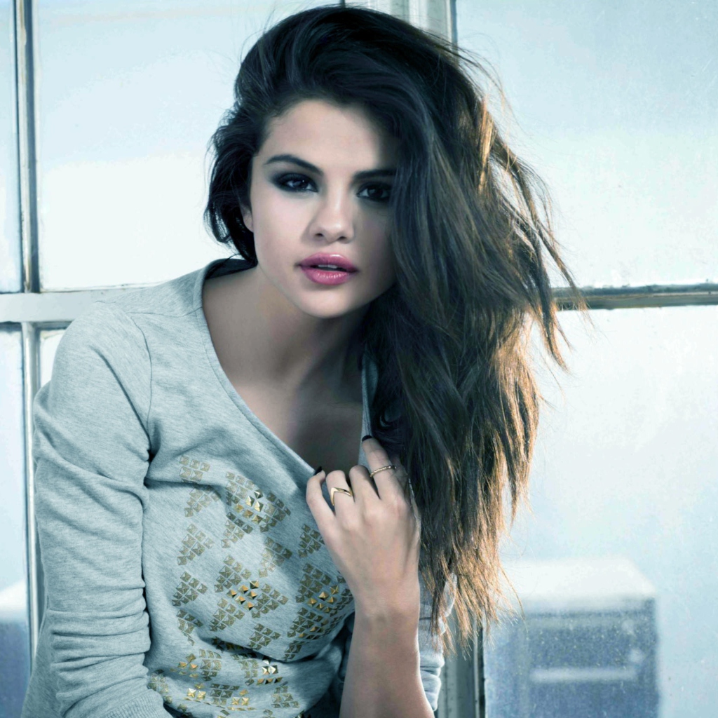 Selena Gomez 2013 wallpaper 1024x1024