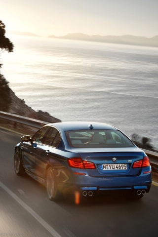 Sfondi BMW M5 F10 Sedan 320x480