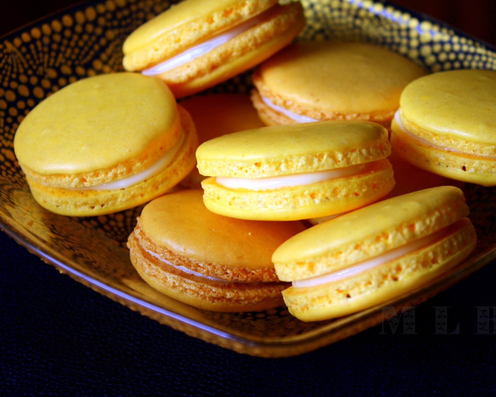 Обои Yellow Macarons 1600x1280