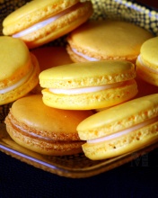 Sfondi Yellow Macarons 176x220