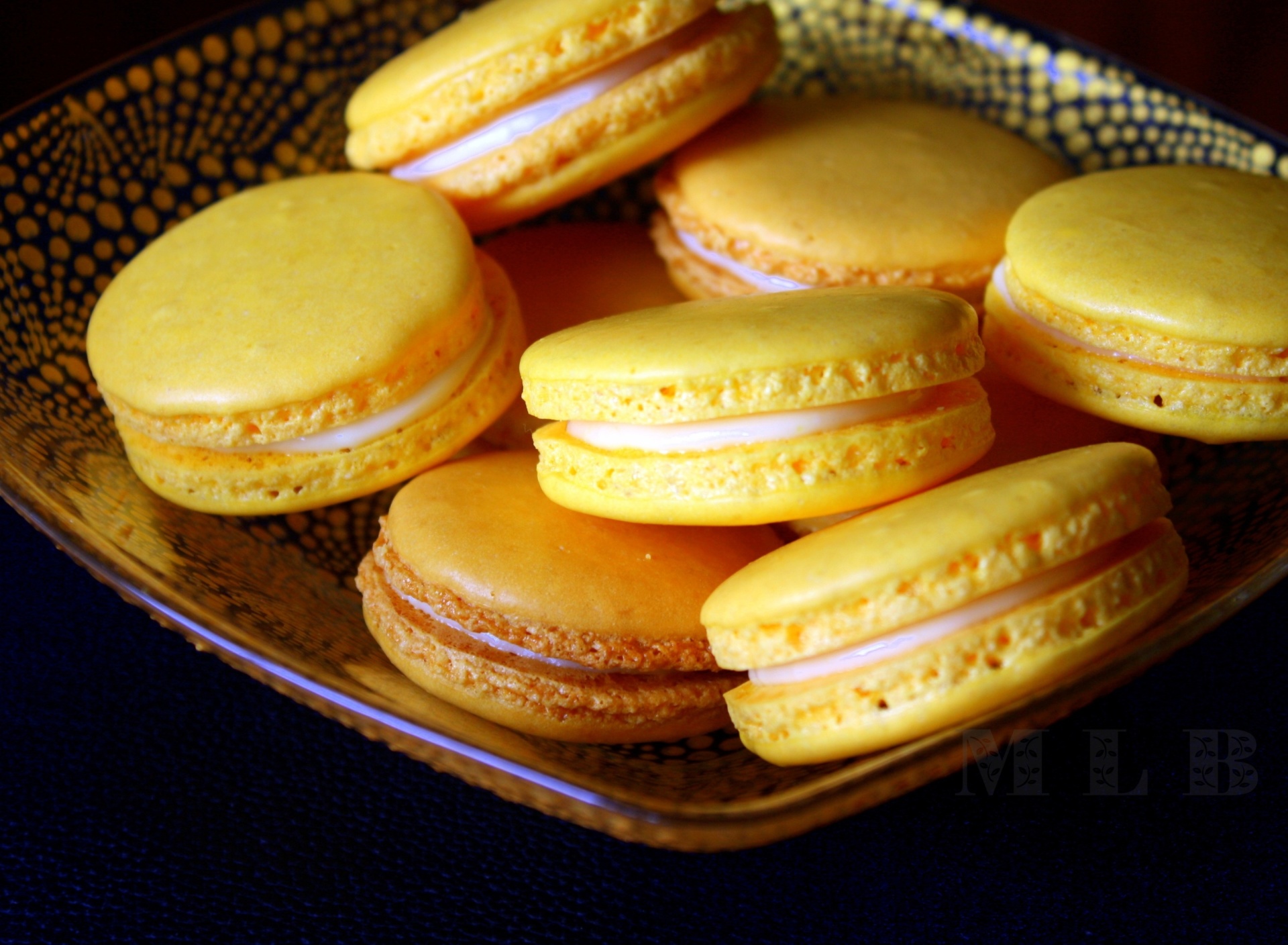 Обои Yellow Macarons 1920x1408