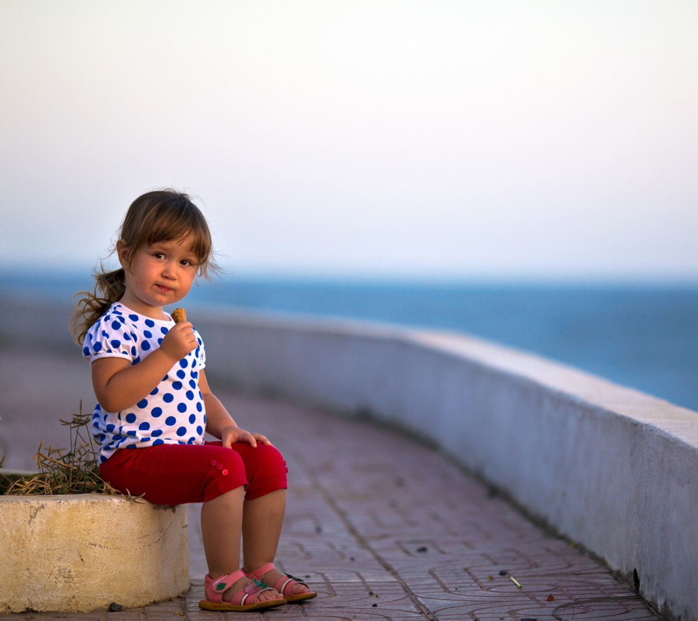 Sfondi Child Eating Ice Cream 1440x1280