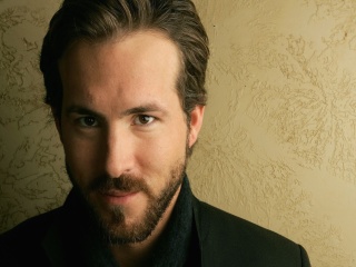 Das Ryan Reynolds Canadian actor Wallpaper 320x240