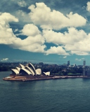 Fondo de pantalla Sydney Under White Clouds 128x160