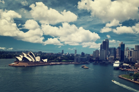 Das Sydney Under White Clouds Wallpaper 480x320