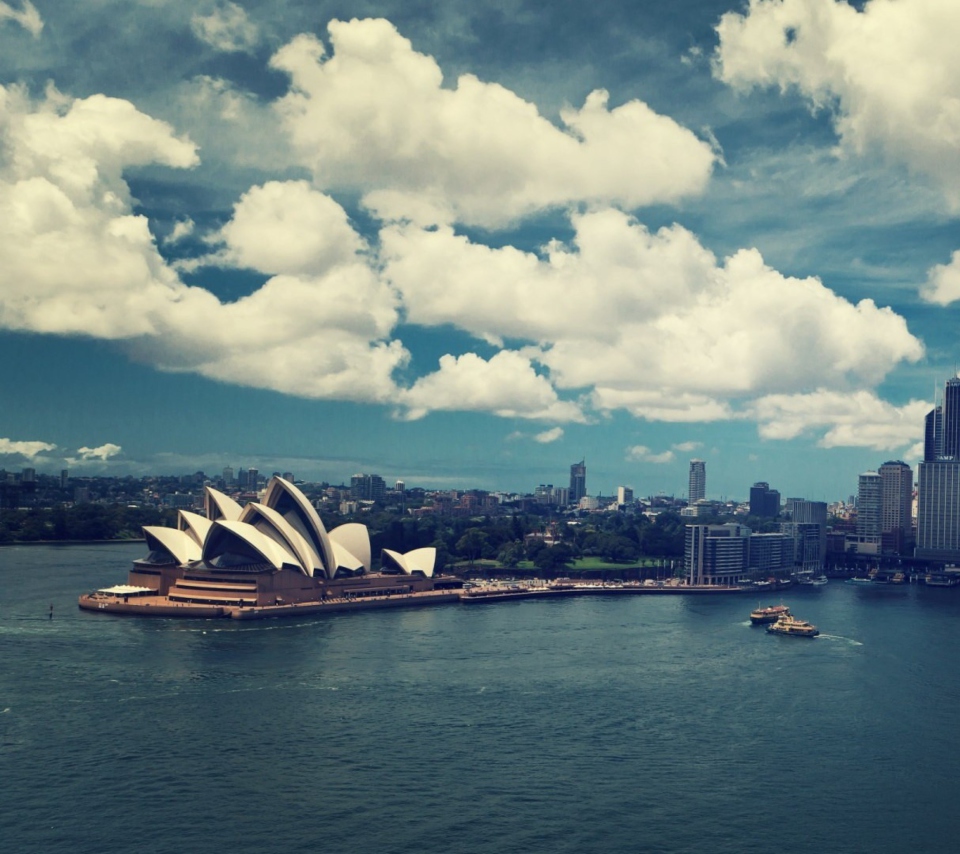 Das Sydney Under White Clouds Wallpaper 960x854
