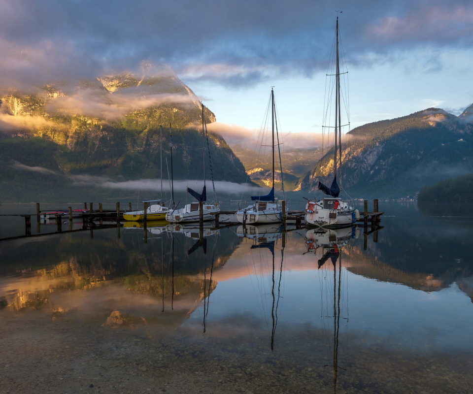 Das Beautiful Landscape With White Yachts Wallpaper 960x800