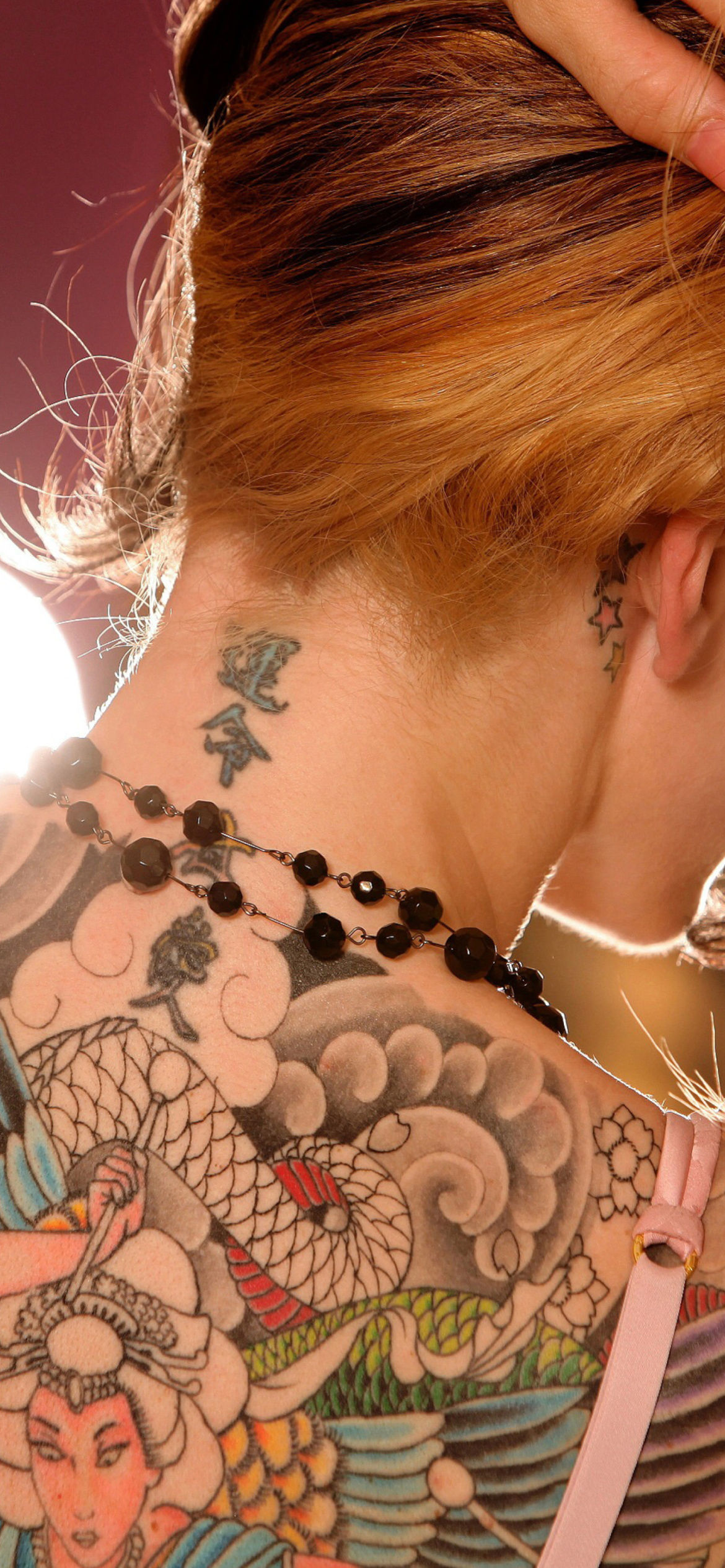 Fondo de pantalla Inked Girl with Tattoos 1170x2532