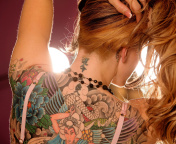 Das Inked Girl with Tattoos Wallpaper 176x144