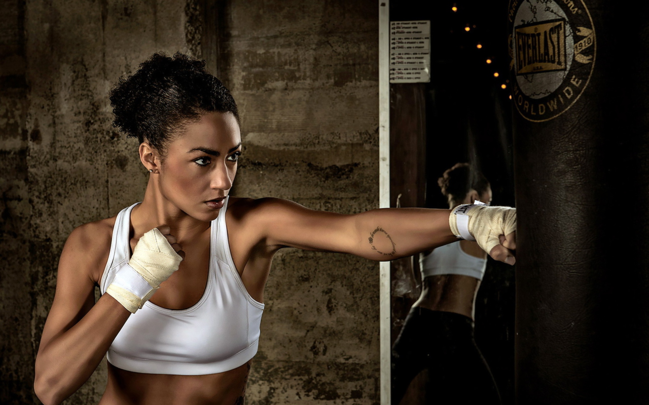Обои Sporty Girl Boxing 1280x800