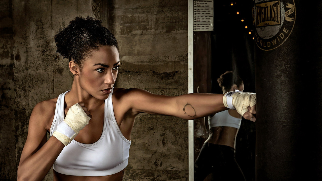 Das Sporty Girl Boxing Wallpaper 1366x768