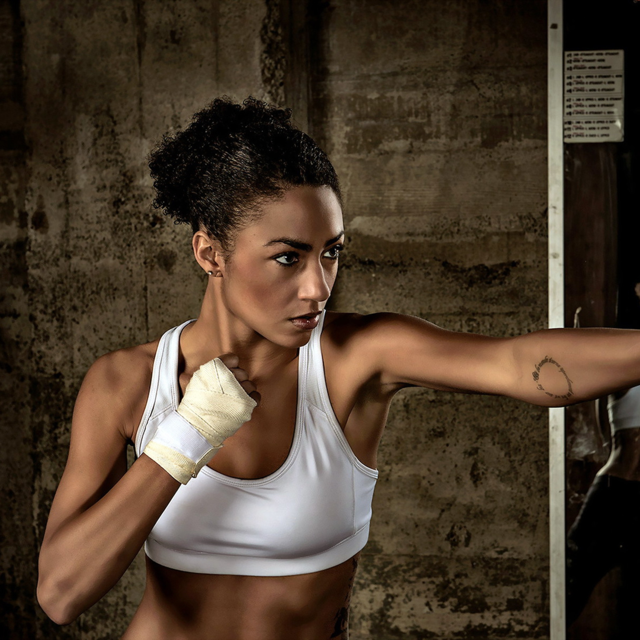 Sporty Girl Boxing wallpaper 2048x2048
