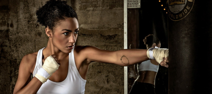 Das Sporty Girl Boxing Wallpaper 720x320