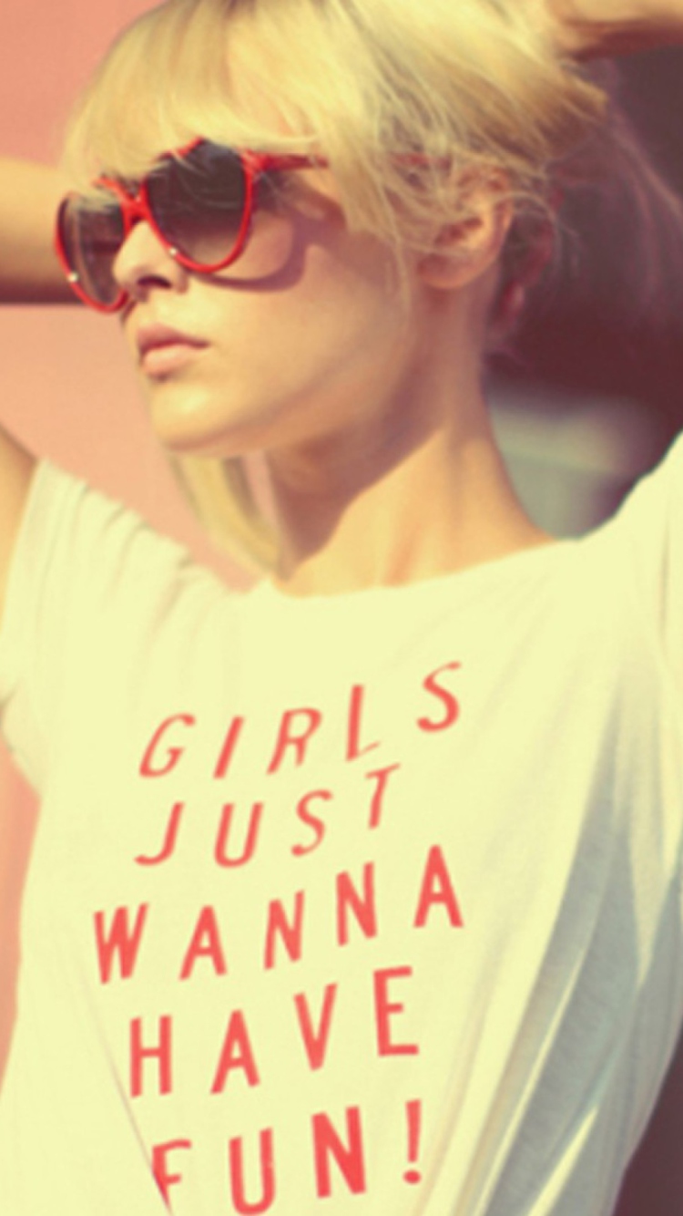 Das Girls Just Wanna Have Fun T-Shirt Wallpaper 750x1334