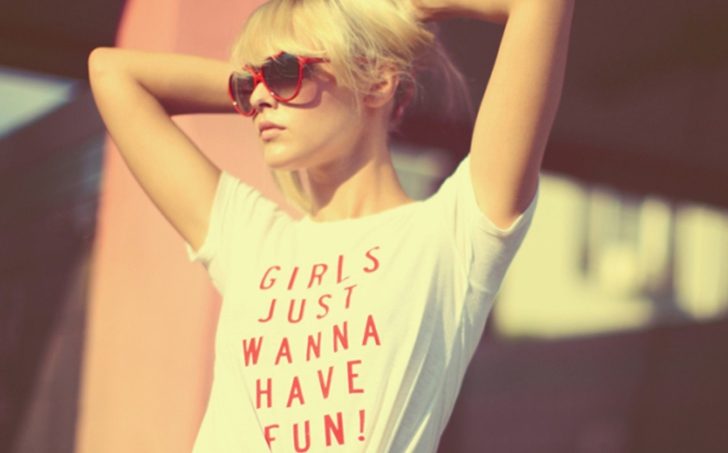 Screenshot №1 pro téma Girls Just Wanna Have Fun T-Shirt