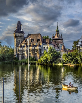 Vajdahunyad Castle in Budapest sfondi gratuiti per 320x480