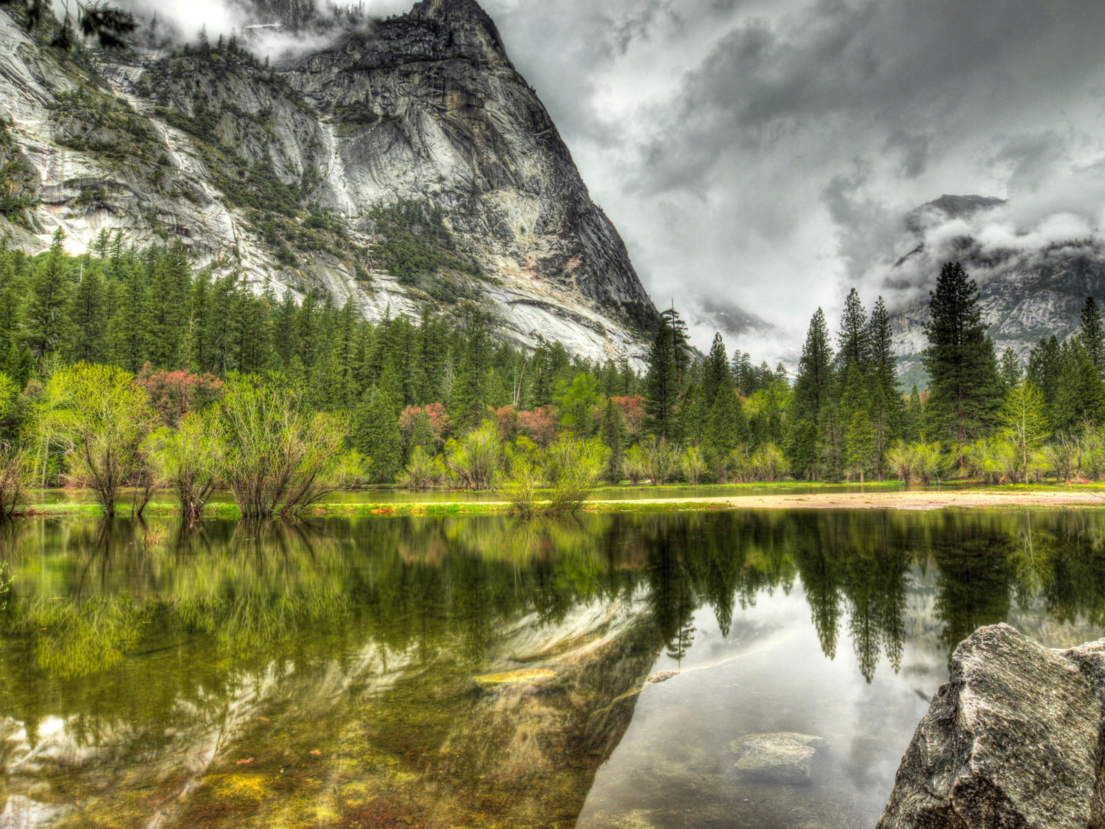 Fondo de pantalla HDR Incredible Mountains 1600x1200