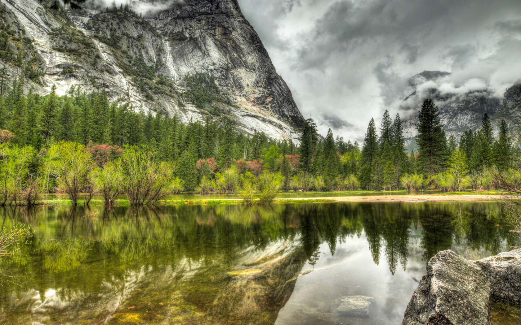 Fondo de pantalla HDR Incredible Mountains 1680x1050