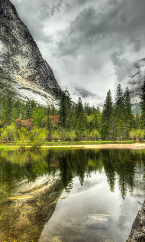 Das HDR Incredible Mountains Wallpaper 480x800