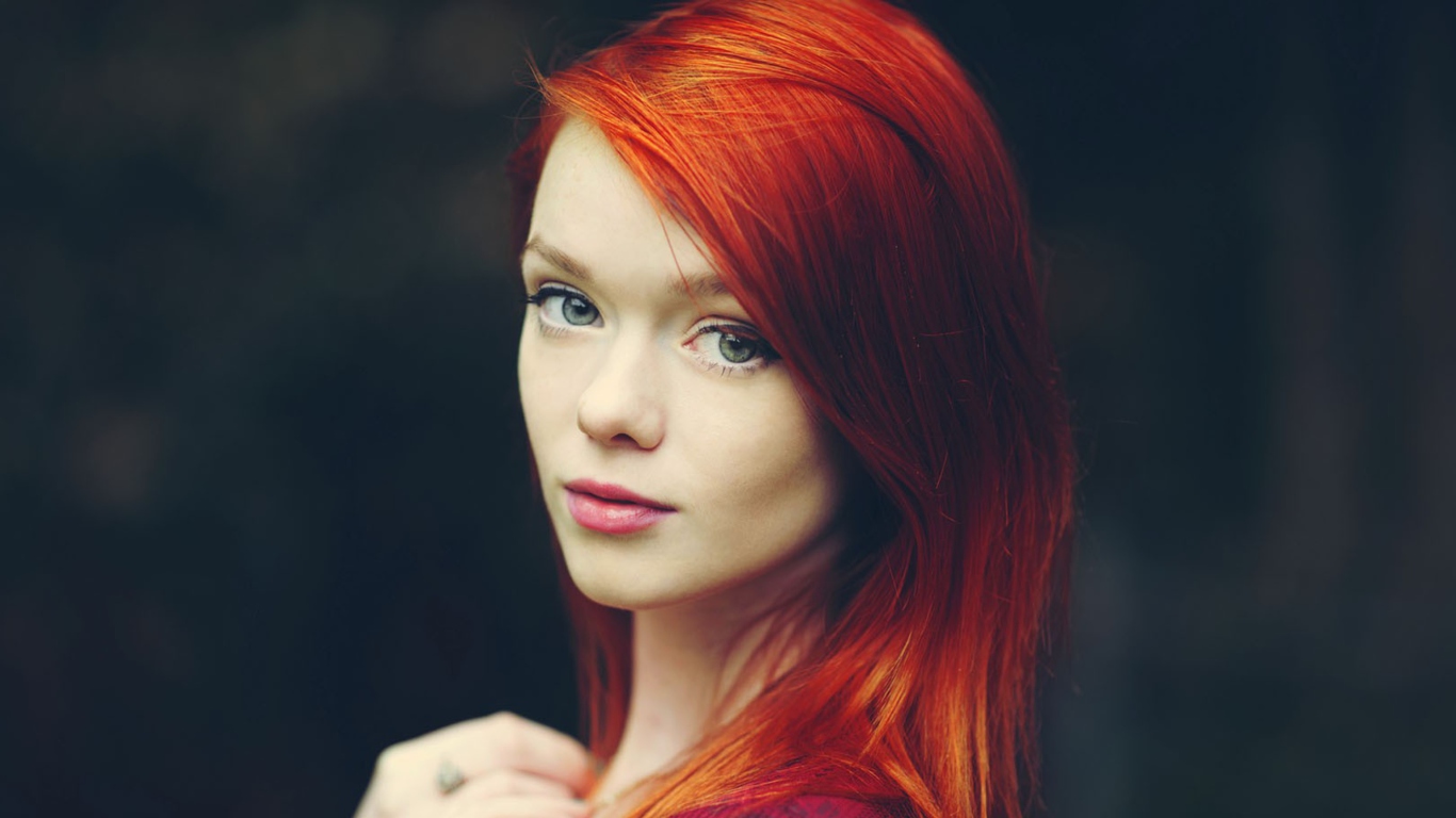 Sfondi Redhead Girl 1366x768