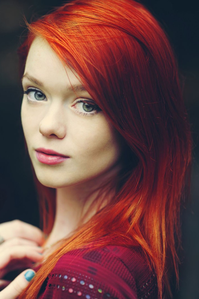 Fondo de pantalla Redhead Girl 640x960