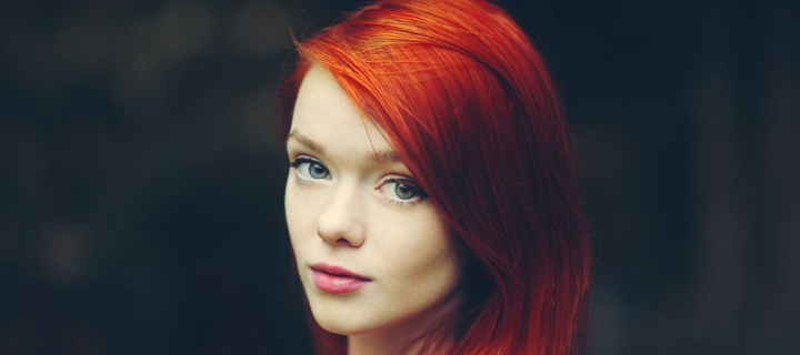 Fondo de pantalla Redhead Girl 720x320