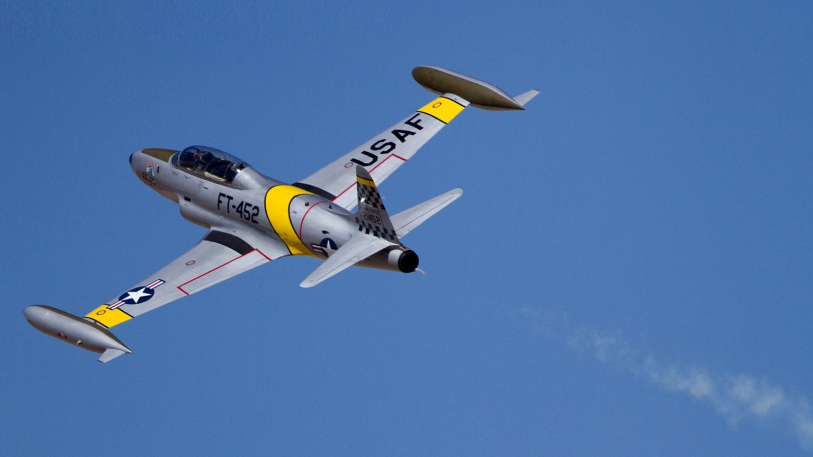 Canadair CT 133 Silver Star wallpaper 1600x900