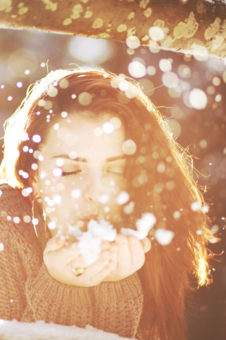 Fondo de pantalla Fluffy Snow In Sunny Winter Day 320x480
