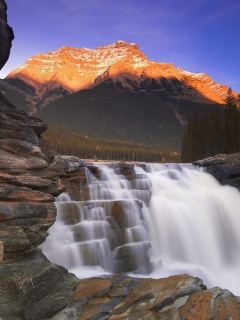 Das Beautiful Mountain Waterfall Wallpaper 240x320