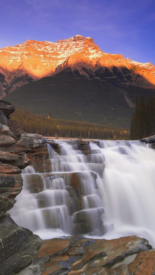 Обои Beautiful Mountain Waterfall 640x1136
