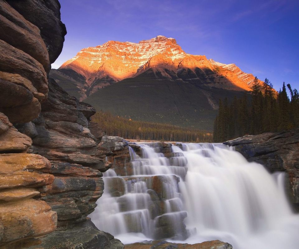 Das Beautiful Mountain Waterfall Wallpaper 960x800