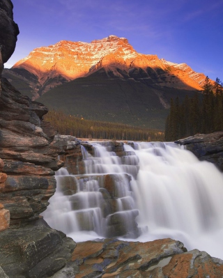 Kostenloses Beautiful Mountain Waterfall Wallpaper für Nokia X6 16GB