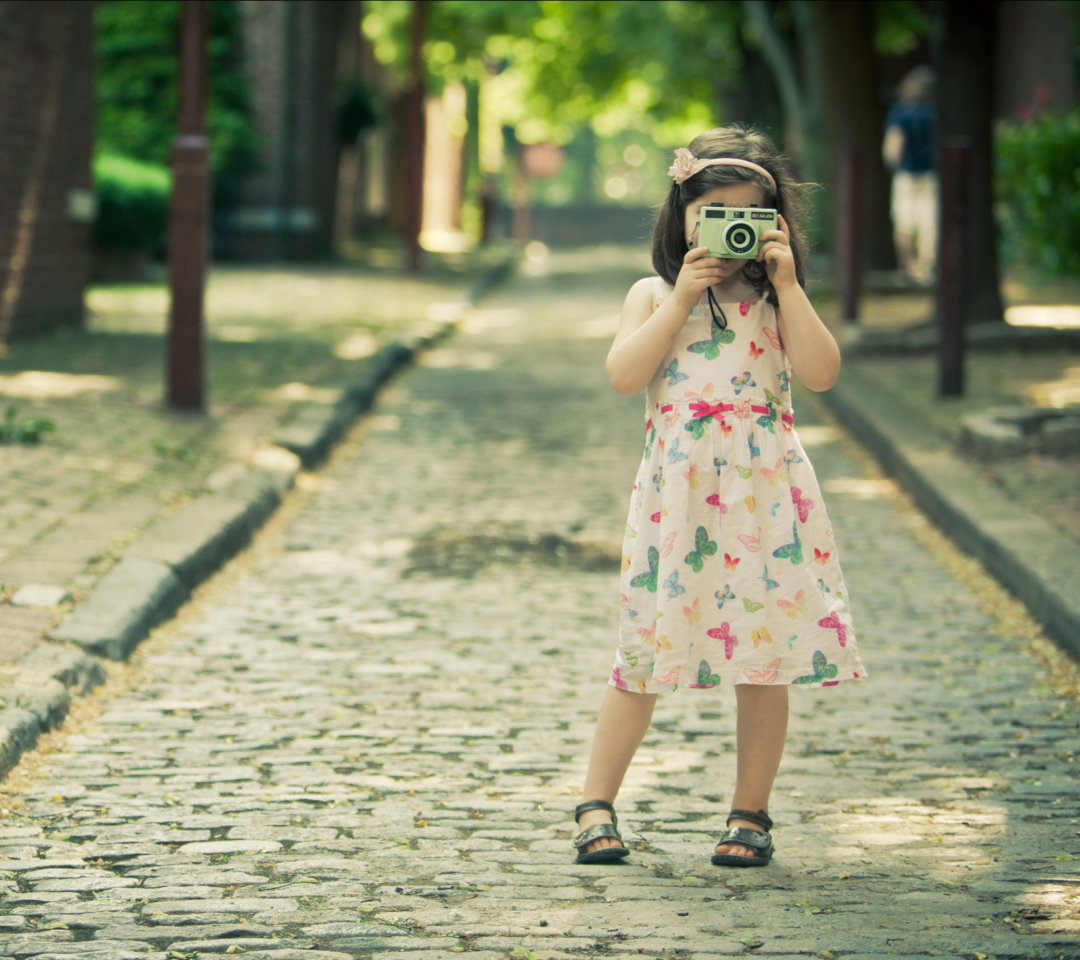 Обои Little Photographer 1080x960