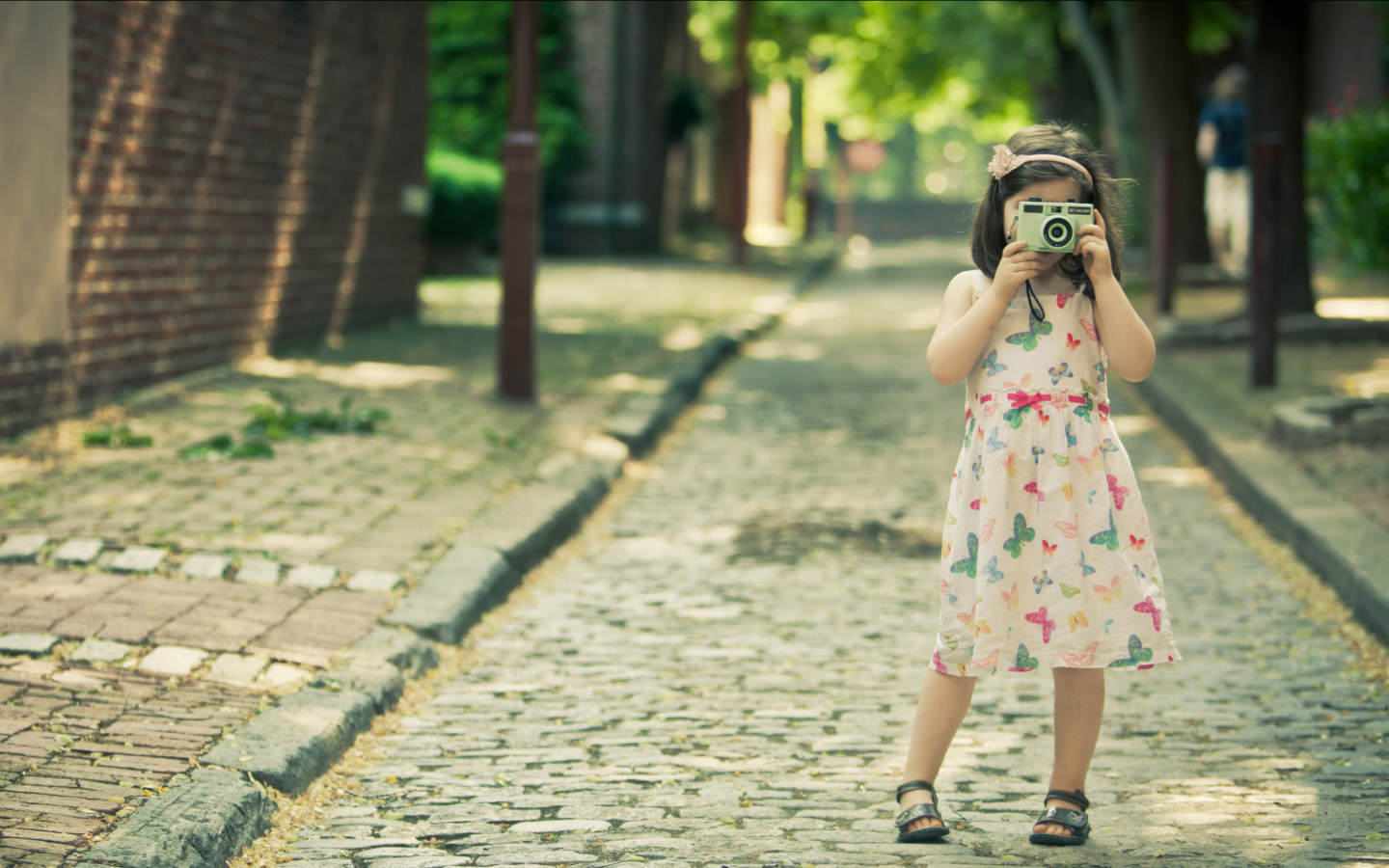 Little Photographer wallpaper 1440x900