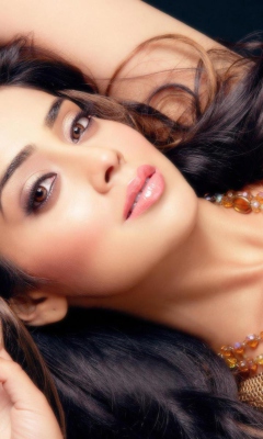 Shriya Saran screenshot #1 240x400