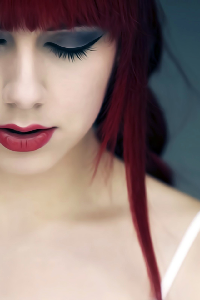 Screenshot №1 pro téma Brunette With Artistic Makeup 640x960