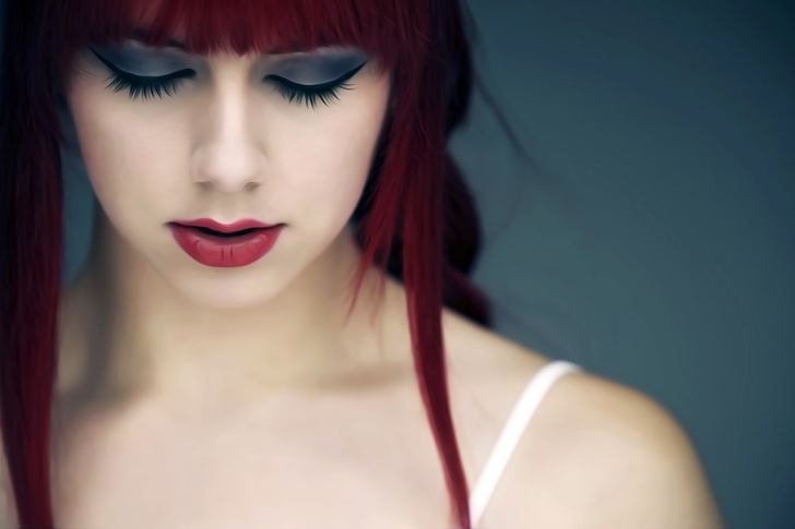 Screenshot №1 pro téma Brunette With Artistic Makeup