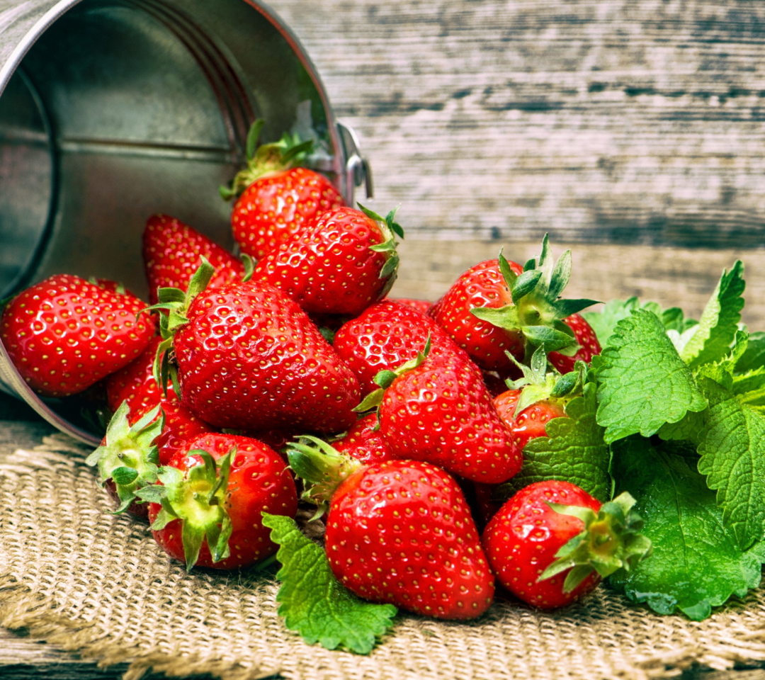 Strawberries wallpaper 1080x960