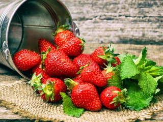Strawberries screenshot #1 320x240