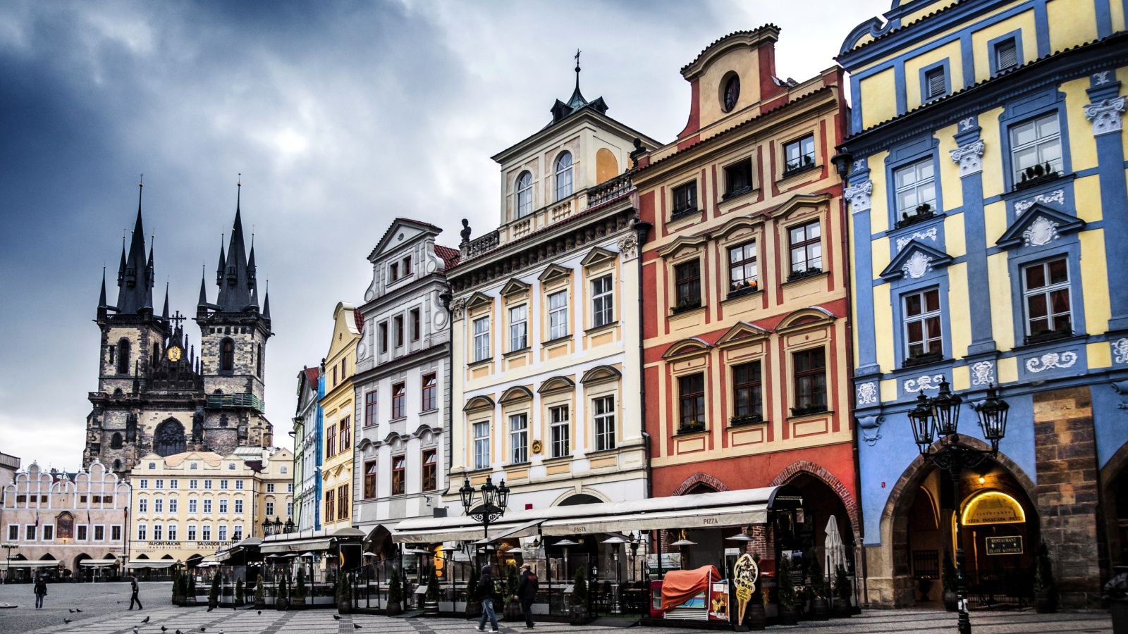 Sfondi Prague Old Town Square 1600x900