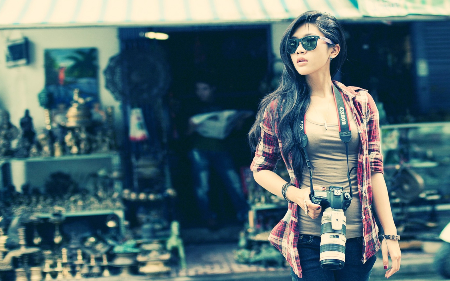 Das Brunette Asian Girl With Photo Camera Wallpaper 1440x900
