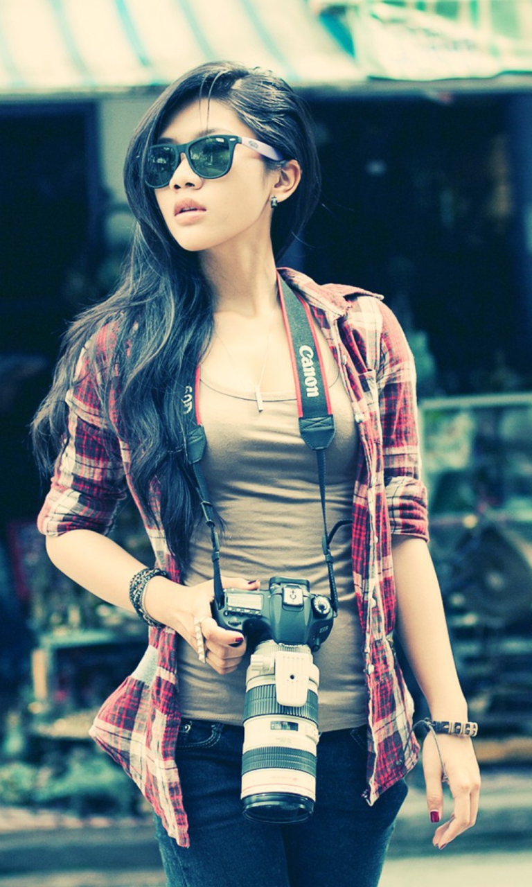 Das Brunette Asian Girl With Photo Camera Wallpaper 768x1280