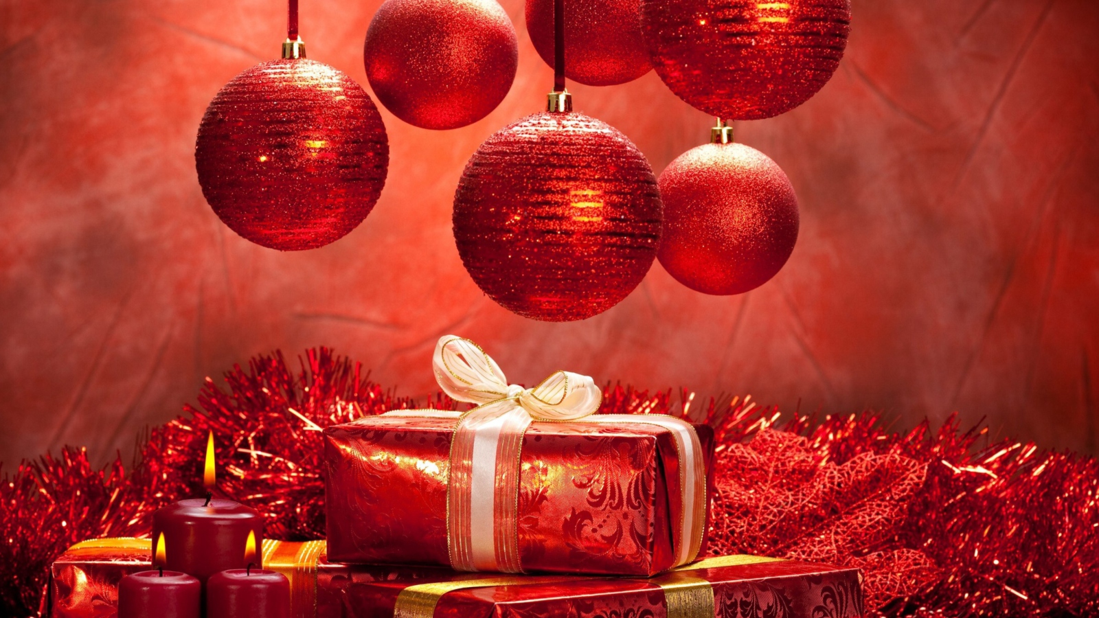 Christmas Gifts wallpaper 1600x900