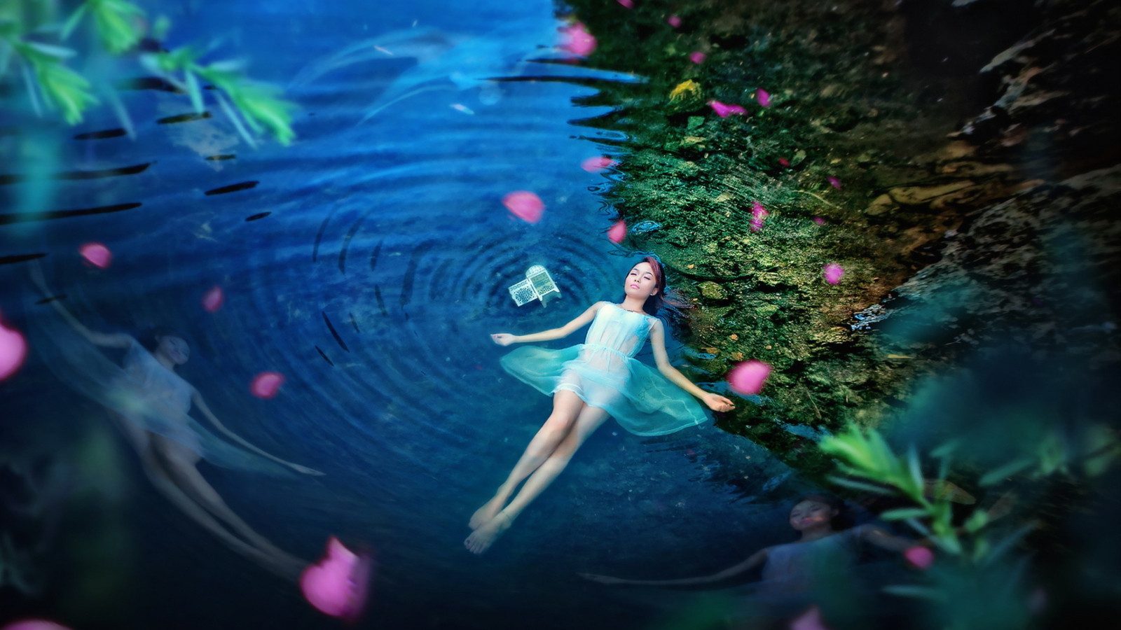 Обои Water Fairy 1600x900