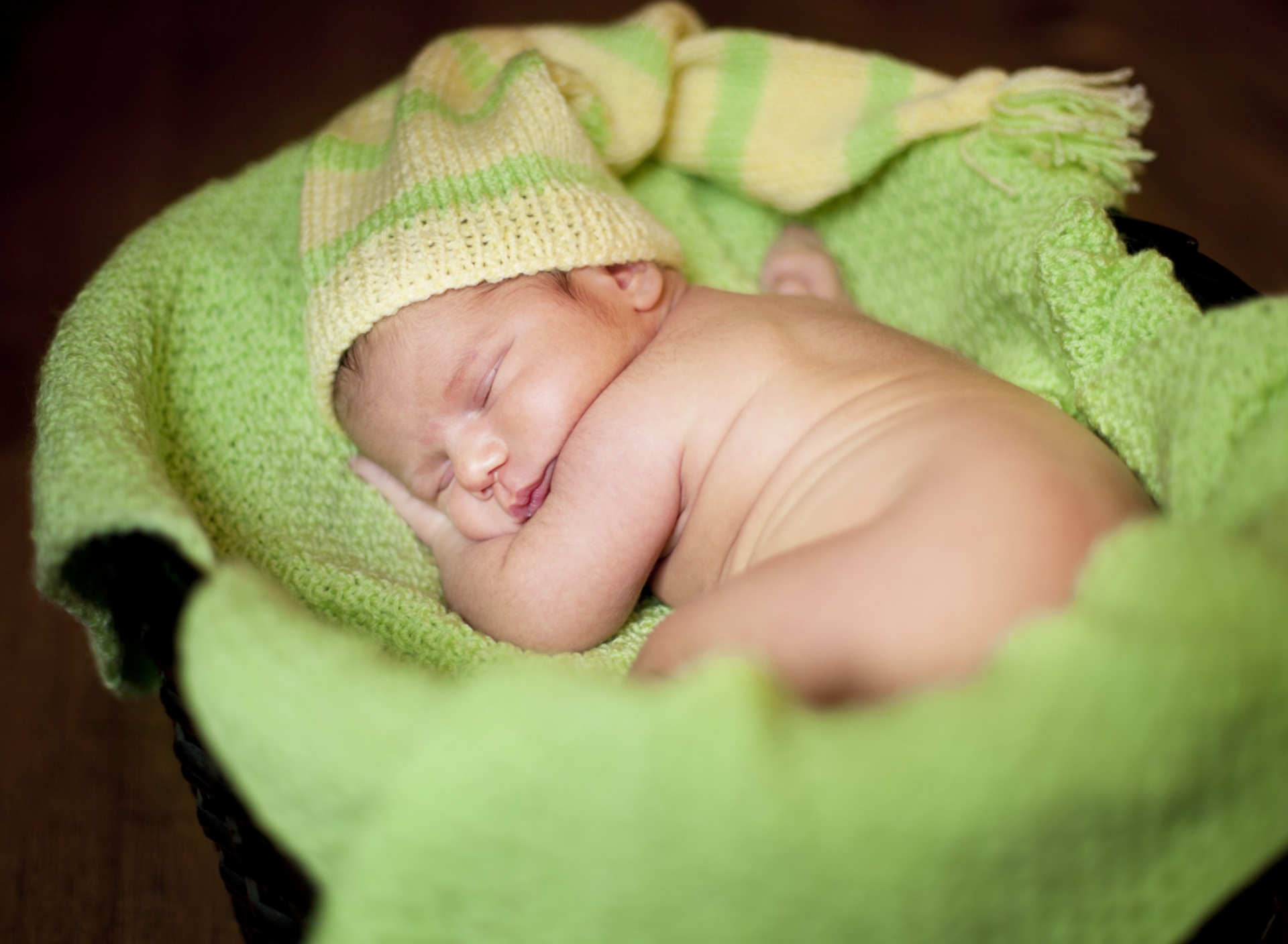 Cute Sleeping Baby wallpaper 1920x1408