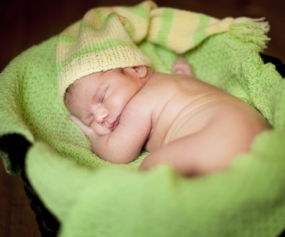 Cute Sleeping Baby wallpaper 960x800