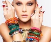 Das Girl in Bracelets Wallpaper 176x144