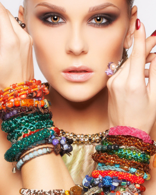 Girl in Bracelets - Obrázkek zdarma pro Samsung T*Omnia
