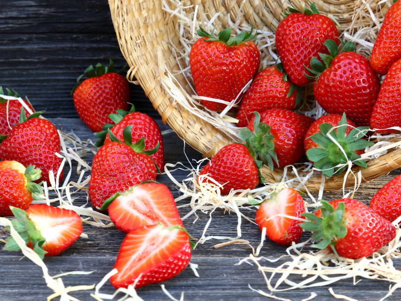 Strawberry Basket wallpaper 800x600